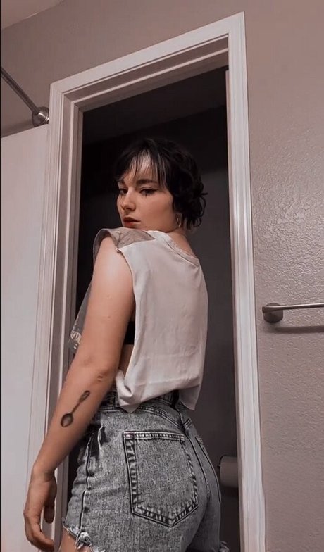 Casey Lee Williams model pornographic images