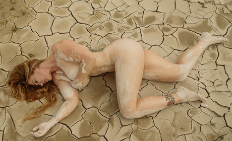 Ciliebutterfly naked model img