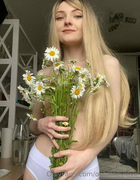 onlyzoeylove star beautiful img