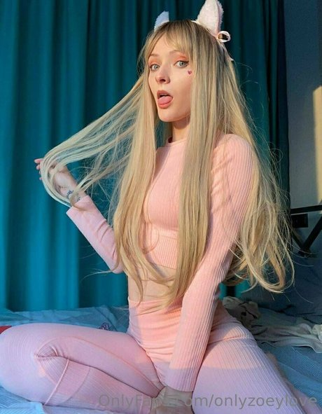 onlyzoeylove pretty model image