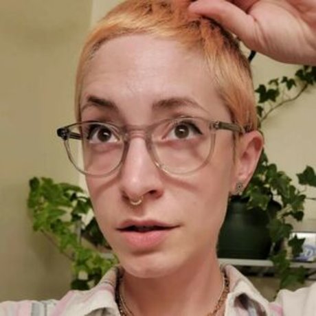 Tybee Diskin sexy actress pics