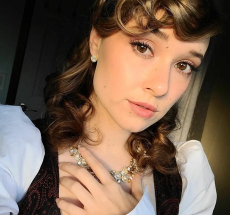 AmyKay ASMR high quality model pic