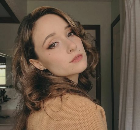 AmyKay ASMR star pretty photos