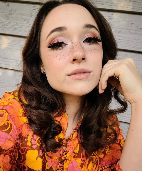 AmyKay ASMR star pictures