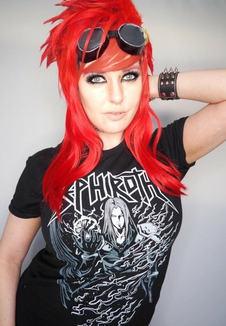 LisaLouWho star pornographic pics