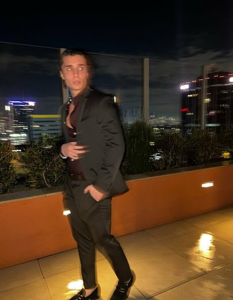 petervigilante beautiful model pic