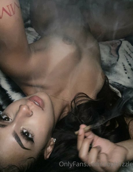 Soph1zzle model hd pic