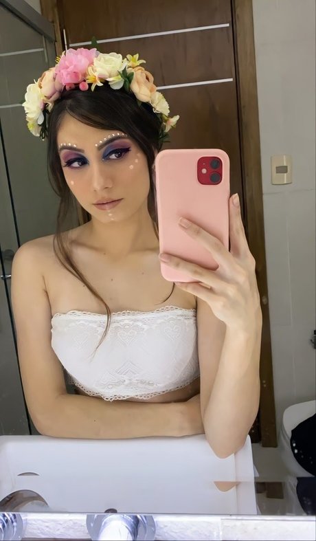 Ingrid Larissa model adult image