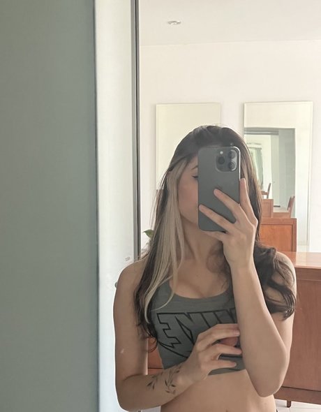 Ingrid Larissa erotic model pictures