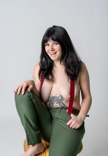 Heather Harvey hot actress pictures