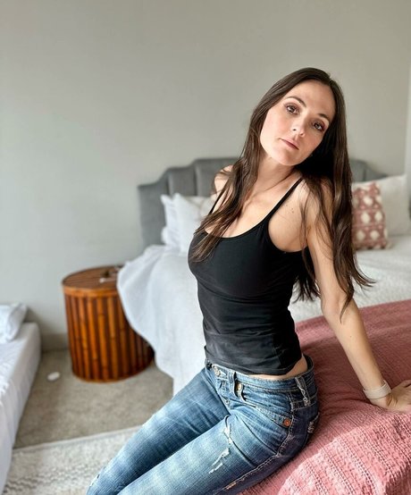 Aunna Harris star erotic photos