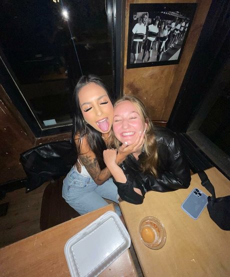 sugarttitts pornstar naked image