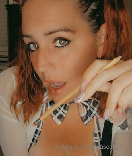 teaseebunny hot model photo