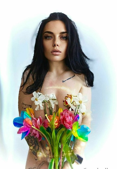 issabellaa nude pornstar img