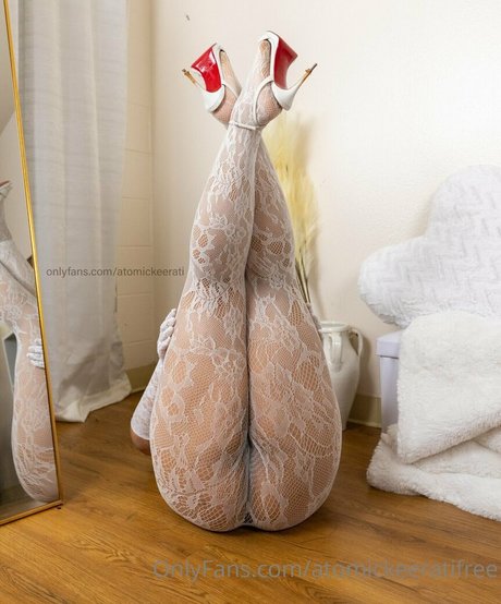 atomickeeratifree pornstar nudes picture