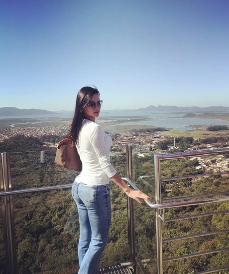 izabelytop free actress pics