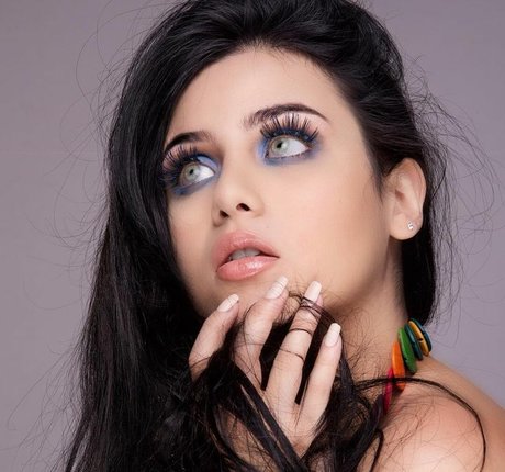 Paola Migliorini naked star img