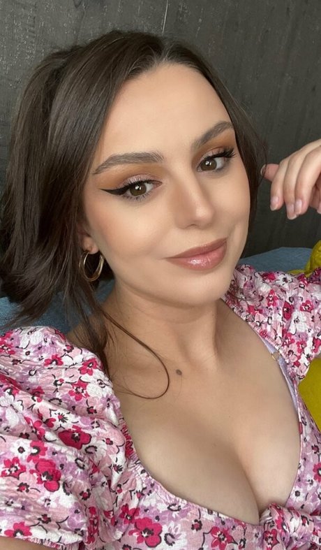 Cher Lloyd star erotic pictures