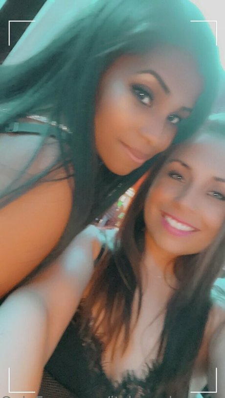 itslaneybabyxo star top image