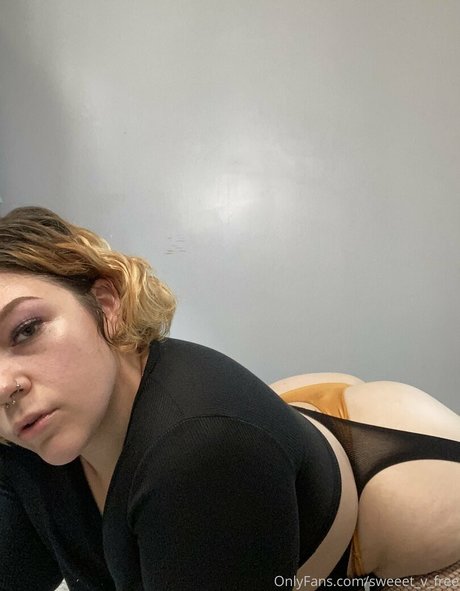 sweeet v free model perfect photos