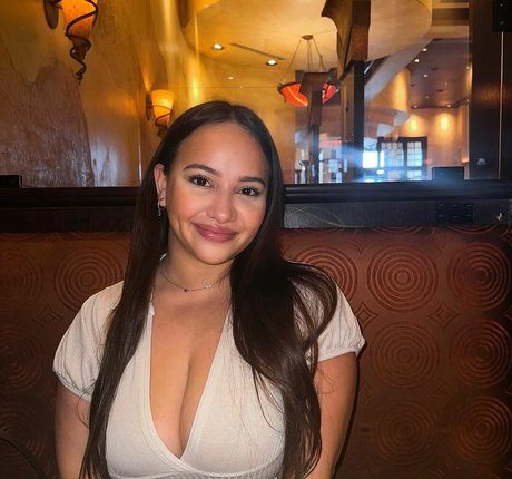 Ellie Johnston naked star image