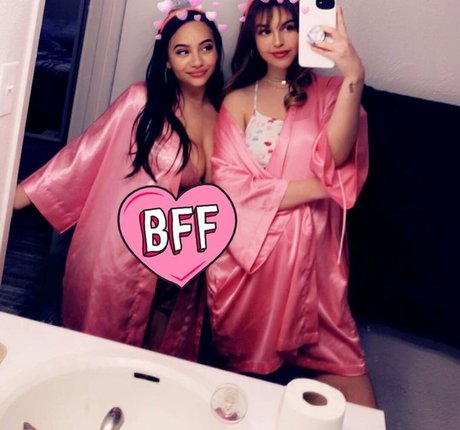 Ellie Johnston porn model image