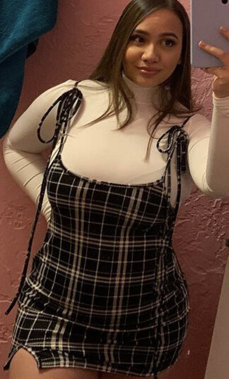 Ellie Johnston naked actress photo