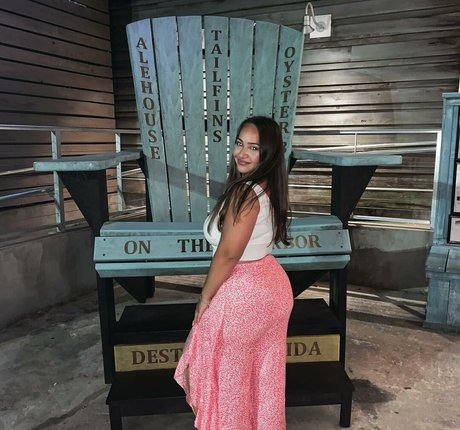 Ellie Johnston Profile pic