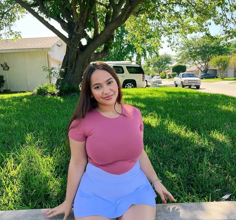 Ellie Johnston model nice picture