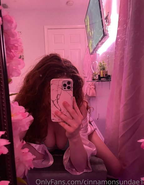 cinnamonsundae1 model nude pic