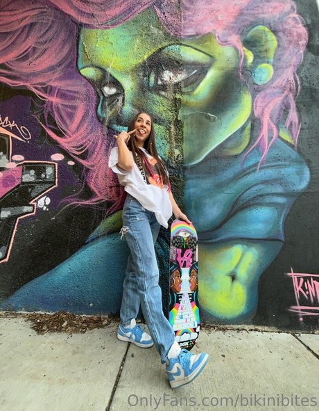 bikinibites star free picture