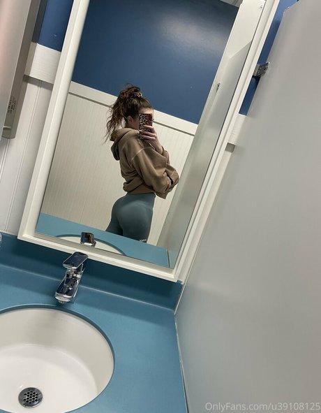 sgoally exclusive model photo