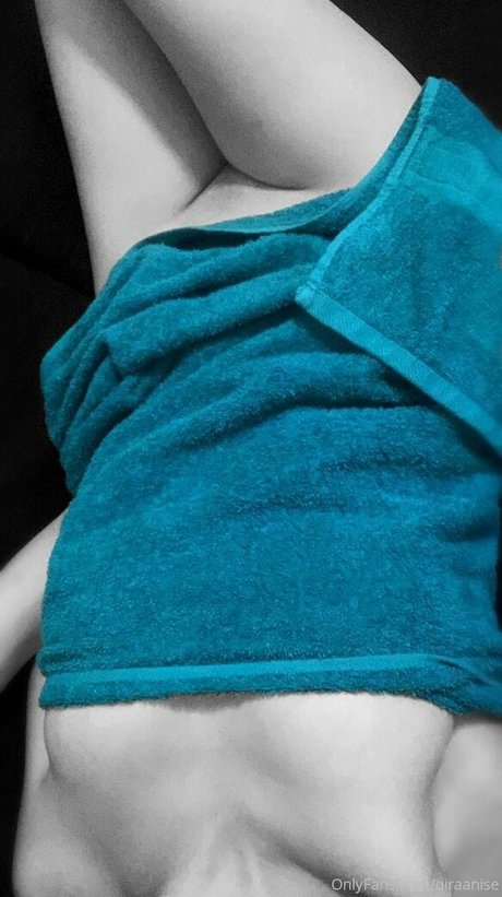 qiraanise naked star pic