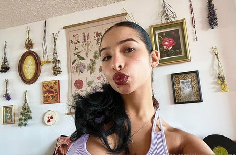 blushingblooms beautiful model img