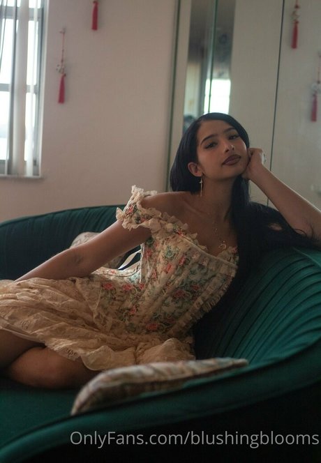 blushingblooms nudes pornstar img