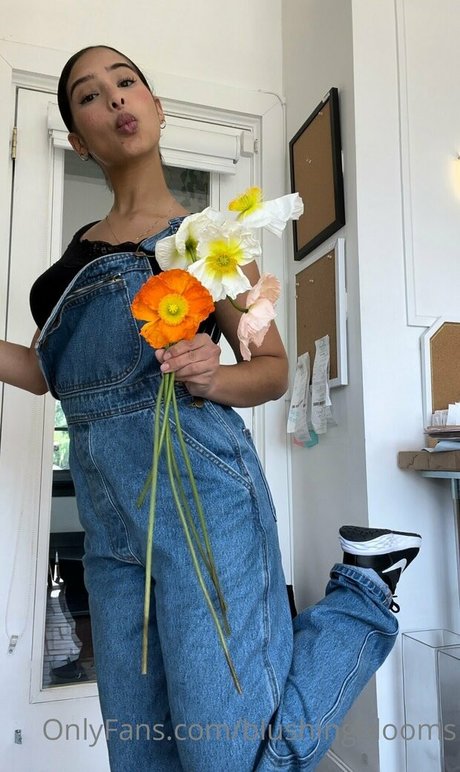 blushingblooms sexy actress img