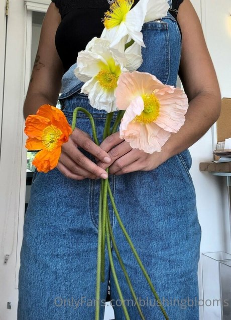 blushingblooms exclusive actress pics