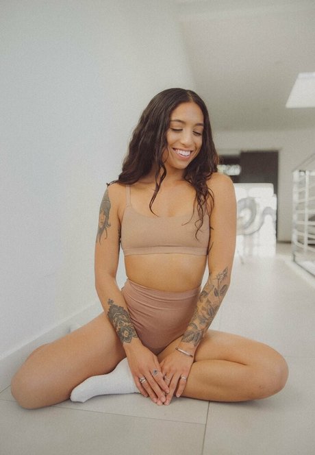 winniehoney model art photos