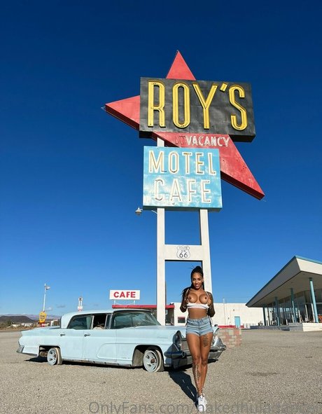 nakedhuladancer model high quality pics