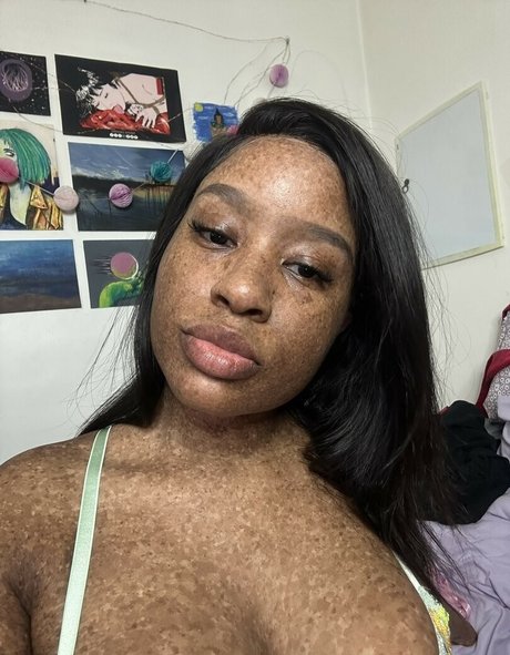 freckledn model sexy image