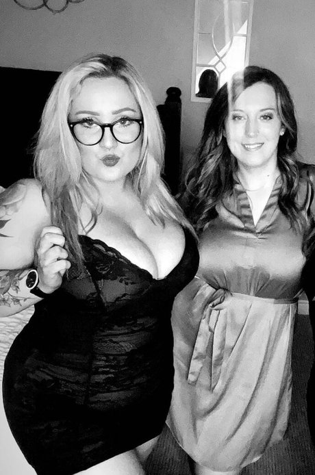 Lilly Alcorn model naked pic