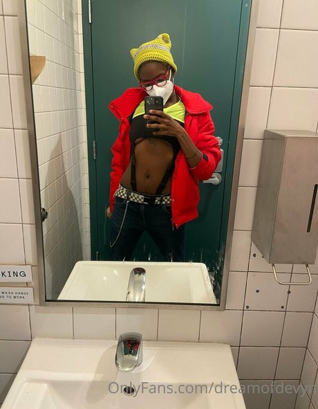 dreamofdevyn naked actress img