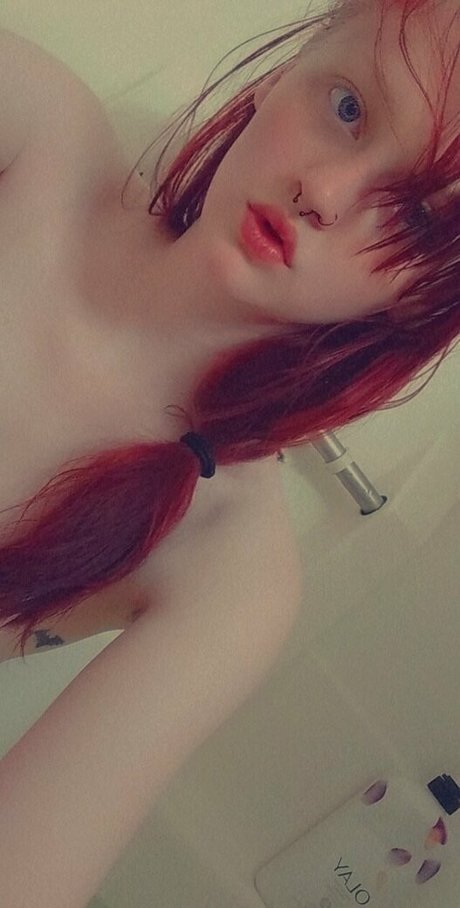 benz babe actress img