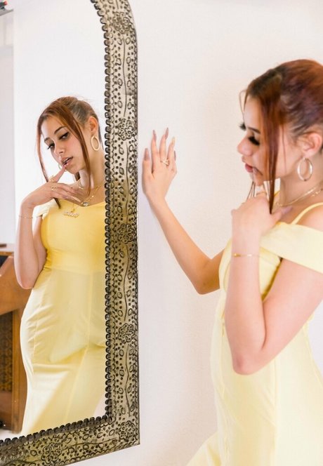 mollycreamss pornstar high quality images