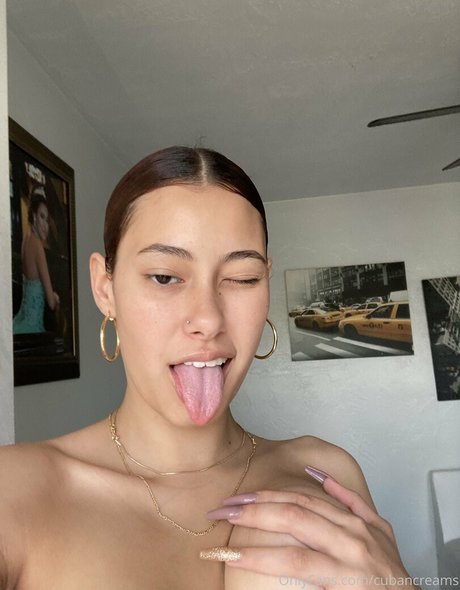 mollycreamss nudes model pics