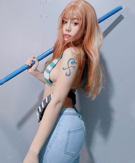 Mika Daime sexy model pic