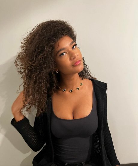 juliaalovesyou nice actress pics