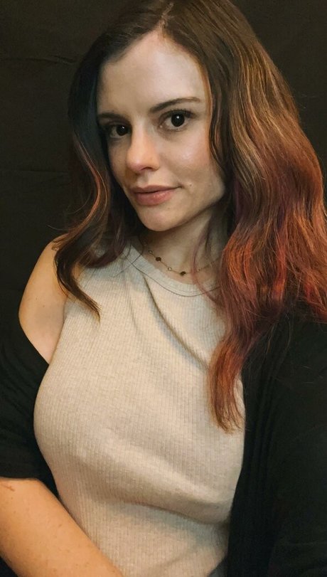 casual lies naked model image