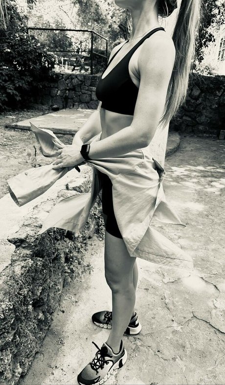 Bar Refaeli art star archive