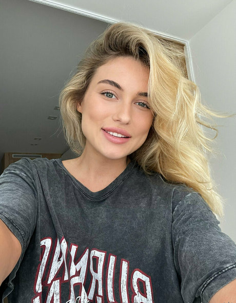 ad petit star hot gallery